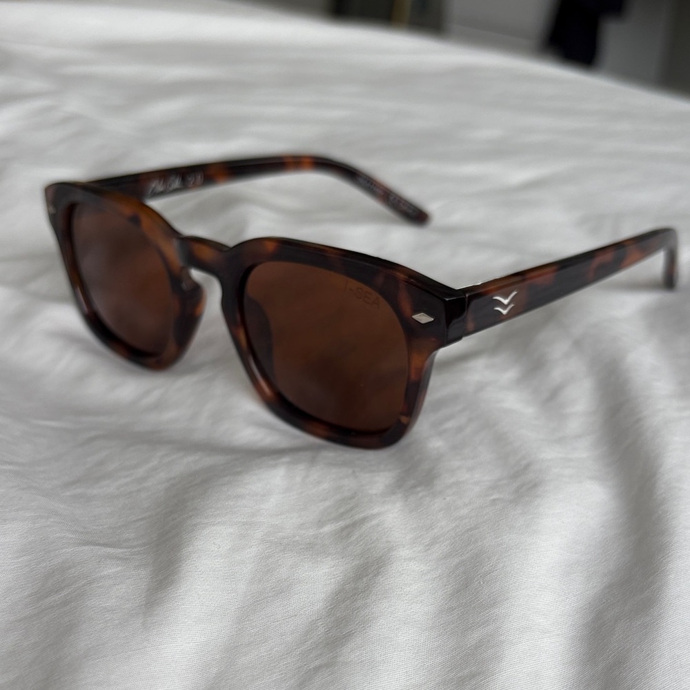 I-SEA BLAIR CONKLIN SIGNATURE SUNGLASSES 2.0: TORT & SMOKE POLARIZED